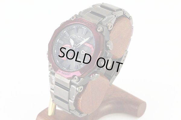 カシオ　Ｇショック　ＭＴＧ－Ｂ２０００ＢＤ　５６３６　黒文字盤　赤ベゼル　サイド