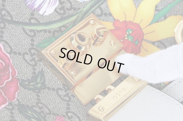 グッチ　フローラー パドロック GGスモールショルダーバック 498156 204991 ベージュ／ホワイト　GP金具部に開閉の際に出来たと思われる小傷