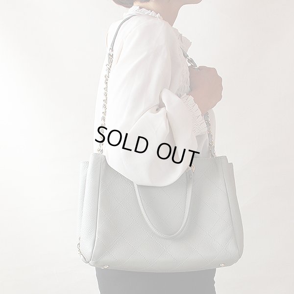 シャネル 2WAY ハンドバック AS0355 グレー/GP金具 掛けたイメージ