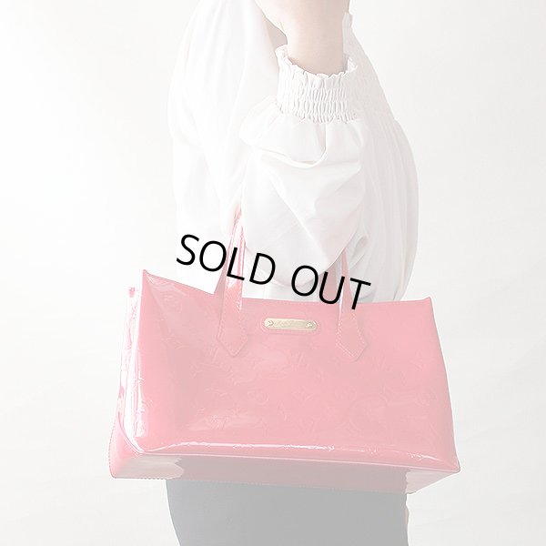 ルイ・ヴィト ン　ウィルシャー・ブルーバード M93643 ローズ・ポップ　持ったイメージ