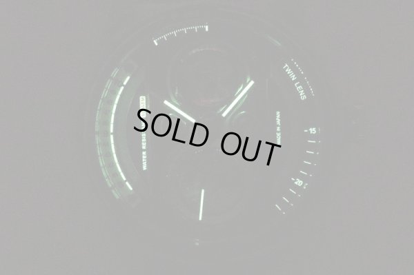 タックス　２００２Ａ－ＳＥＴ　２眼カメラ型　銀文字盤　ライト暗闇