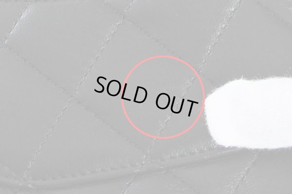 シャネル　ミニフラップバック AS3456 ブラック／GP金具（ハート付）　チェーンの金具跡（バック背面ポケット）