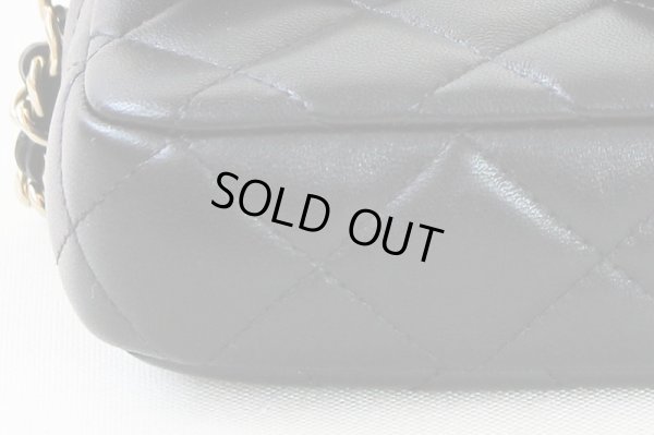 シャネル フラップフォンケース AP2096 ブラック/ゴールド金具 底拡大