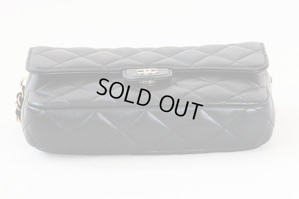 シャネル フラップフォンケース AP2096 ブラック/ゴールド金具 底