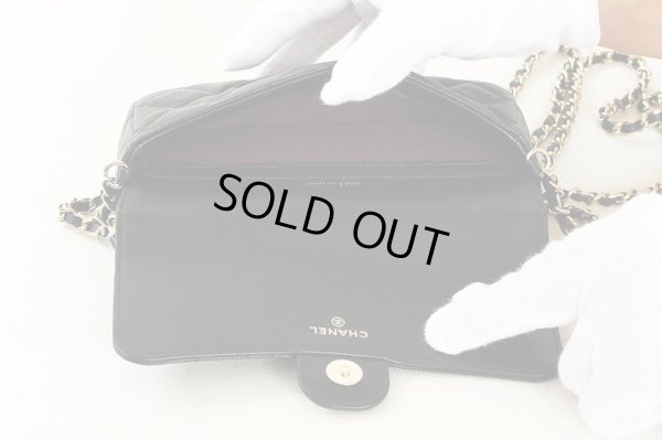 シャネル フラップフォンケース AP2096 ブラック/ゴールド金具 中身