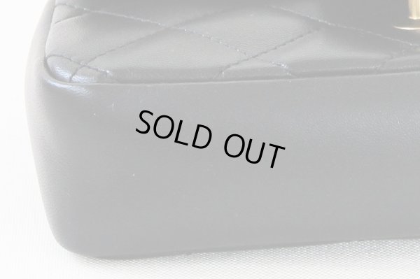 シャネル　ミニフラップバック AS3456 ブラック／GP金具（ハート付）　底拡大