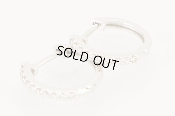 K18WG ダイアイリフープピアス 0.08ct*2 1.60g 　留め具留めたイメージ