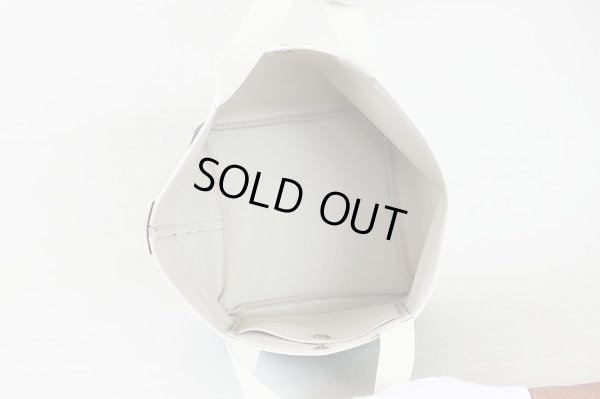 エルベシャプリエ リュクス舟型トートM 707GP ノワール/イヴォワール 中身