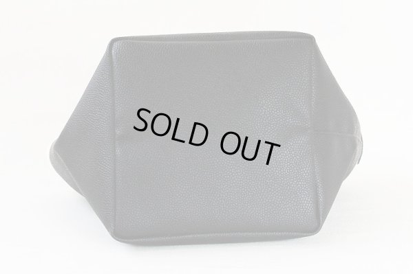 エルベシャプリエ リュクス舟型トートM 707GP ノワール/イヴォワール 底