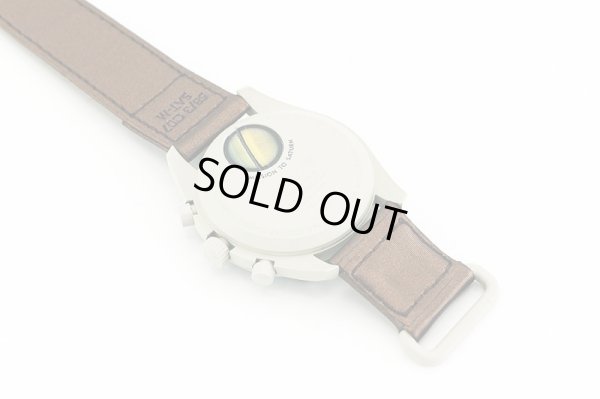 オメガ　スピードマスター　スウォッチコラボ　Ｓ０３３Ｔ１００　グレー文字盤　布ベルト状態裏面