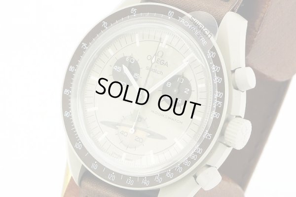 オメガ　スピードマスター　スウォッチコラボ　Ｓ０３３Ｔ１００　グレー文字盤　サイド拡大