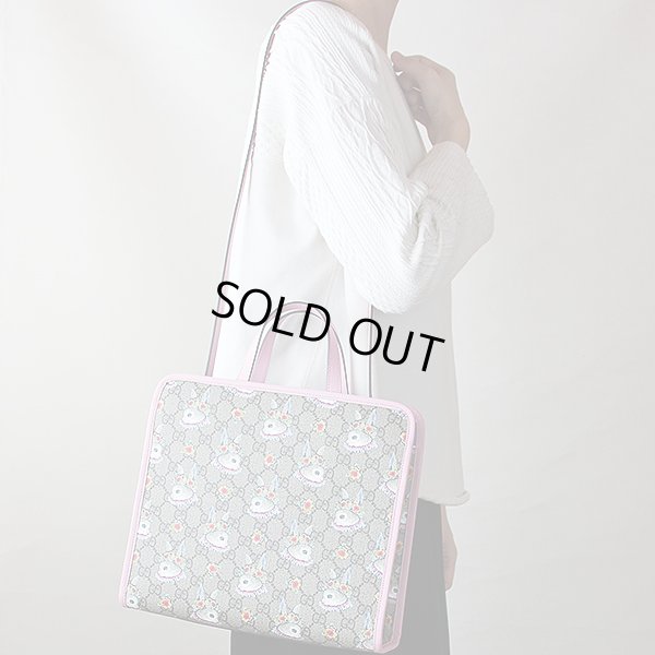 グッチ チルドレンズ ヒグチユウコ 2WAYトートバック 630542 213313 ベージュ/ピンク 掛けたイメージ