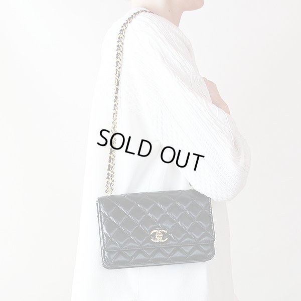 シャネル チェーンウォレット AP3102 ブラック/GP金具 掛けたイメージ(1)