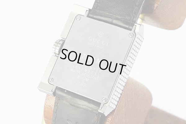 グッチ 銀文字盤 裏面拡大