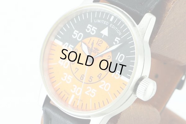 フォルティス　フリーガーコクピット　６４５．１０　黒／橙文字盤　サイド拡大