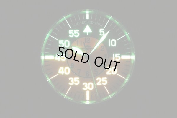 フォルティス　フリーガーコクピット　６４５．１０　黒／橙文字盤　ライト暗闇