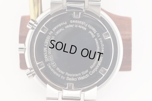 イッセイ・ミヤケ　トラペゾイド　クロノ　ＳＩＬＡＺ００２　グレー文字盤　裏面拡大