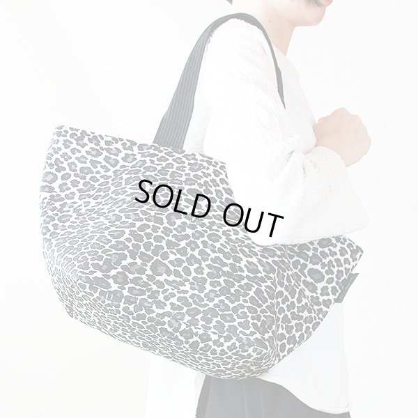 エルベシャプリエ　ナイロン舟型ショルダーML 1028F パンサーブラン　掛けたイメージ