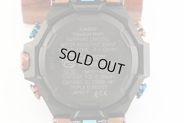 カシオ　Ｇショック　ＭＴＧ－Ｂ２０００ＸＭＧ　レインボーマウンテン ５６３６　裏面拡大