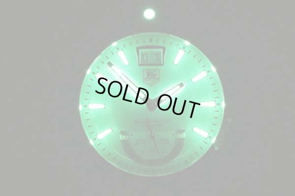 タグホイヤー　アクアレーサー　グランデイト　ＷＡＦ１０１１　銀文字盤　ライト暗闇