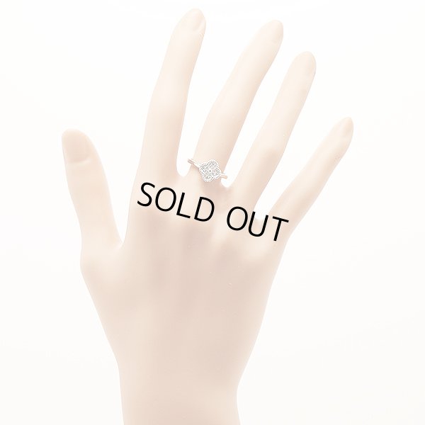 ヴァンクリーフ＆アーペル 750WG スウィートアルハンブラ ダイアイリリング 3.40g　装着イメージ