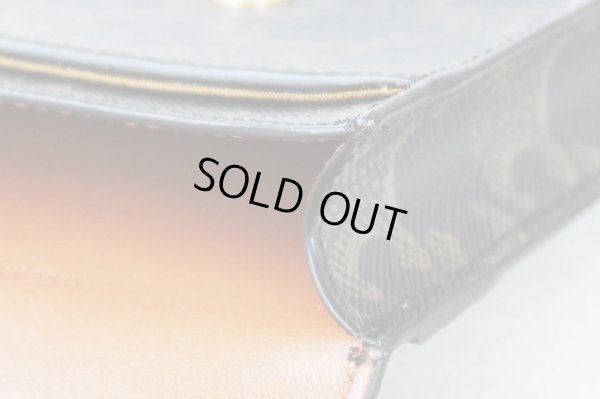 セリーヌ バーティカル フォン ポーチ 10J092DQB.04LU タン 結合部に僅かに亀裂