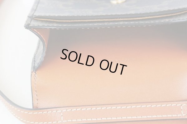 セリーヌ バーティカル フォン ポーチ 10J092DQB.04LU タン レザーしわ