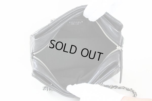 シャネル　チェーンミニボストンバック ブラック／SIV金具　中身