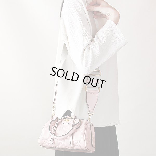 グッチ　GGマトラッセ レザー ミニ バック 702251 520981 ピンク　掛けたイメージ