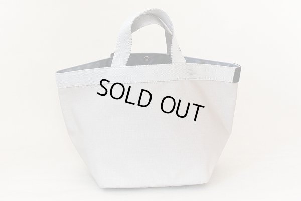 エルベシャプリエ トゥモローランド別注 舟型トート 707C MASTIC ARGENT 裏面