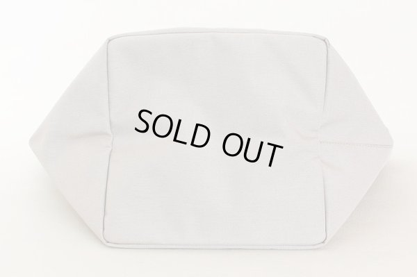 エルベシャプリエ トゥモローランド別注 舟型トート 707C MASTIC ARGENT 底