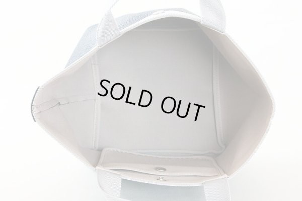 エルベシャプリエ　リュクス舟型トートM 707GP ネイビー／シルバー　中身