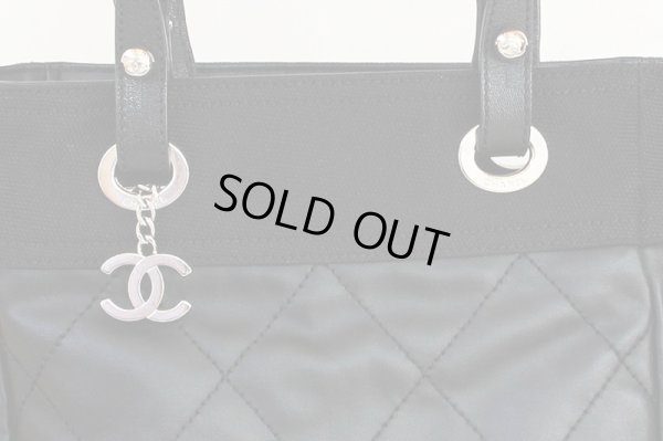 シャネル　パリビアリッツ トートPM A34208 ブラック　表面拡大