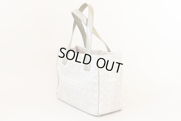 シャネル　ニュートラベルライン トートPM A20457 メタリックシルバー　サイド