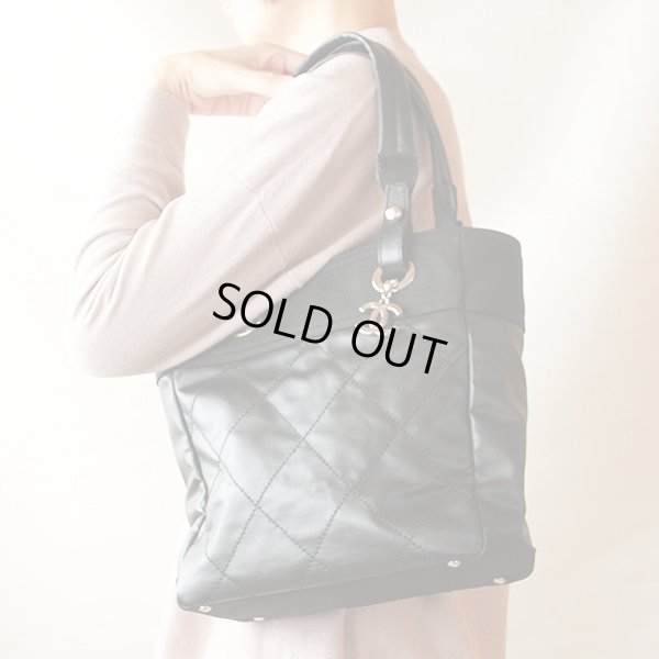 シャネル　パリビアリッツ トートPM A34208 ブラック　掛けたイメージ