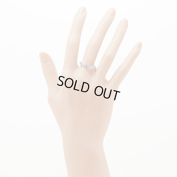 シャネル　750WG ココ クラッシュリング J11871 3.40g　装着イメージ