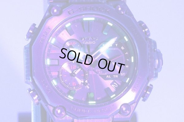 カシオ　Ｇショック　ＭＴＧ－Ｂ２０００ＹＢＤ　５６３６　黒文字盤　一部赤　ライト