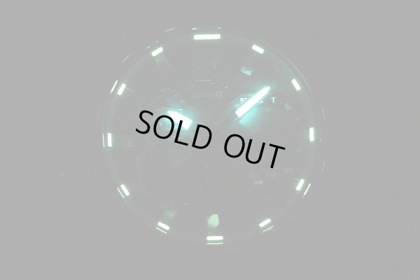 カシオ　Ｇショック　ＭＴＧ－Ｂ２０００ＹＢＤ　５６３６　黒文字盤　一部赤　ライト暗闇