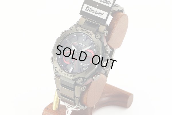 カシオ　Ｇショック　ＭＴＧ－Ｂ２０００ＹＢＤ　５６３６　黒文字盤　一部赤　サイド