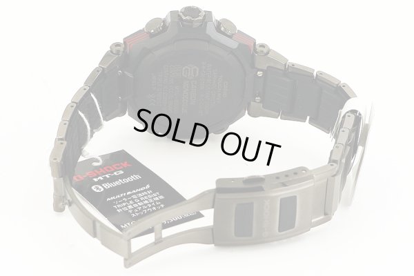 カシオ　Ｇショック　ＭＴＧ－Ｂ２０００ＹＢＤ　５６３６　黒文字盤　一部赤　ブレス