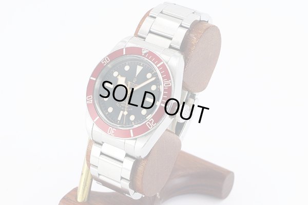 チューダー　ヘリテージブラックベイ　７９２２０Ｒ　黒文字盤　赤ベゼル　サイド