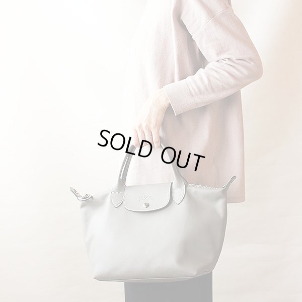 ロンシャン　ルプリアージュ エクストラS トップハンドルバック L1512987P55 タートルドーブ　持ったイメージ