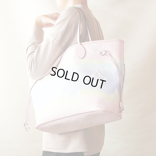 ルイ・ヴィト ン　LVエスカル ネヴァーフルMM M45270　掛けたイメージ