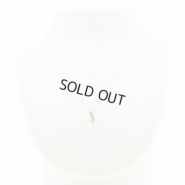 ヴァンドーム　K18WG ダイアイリペンダントネックレス 2.20g　装着イメージ