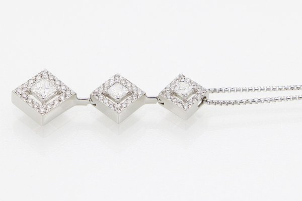 PT850/900 ダイアイリペンダントネックレス 0.330ct 0.30ct 0.35ct 8.60g　サイド