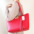 フルラ　MIMI トートバック 1045415 FRAGOLA レッド　掛けたイメージ