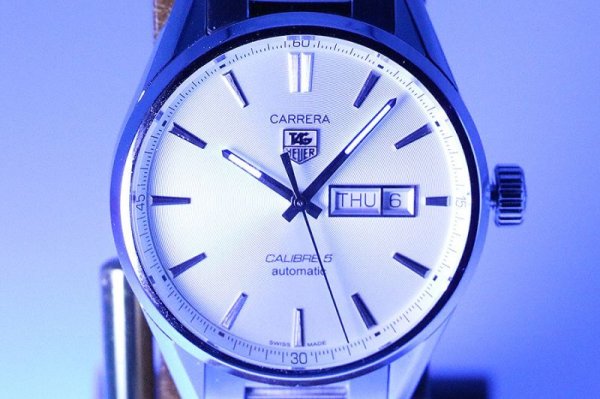 タグホイヤー　カレラ　キャリバー５　ＷＡＲ２０１Ｂ－１　銀文字盤　ライト