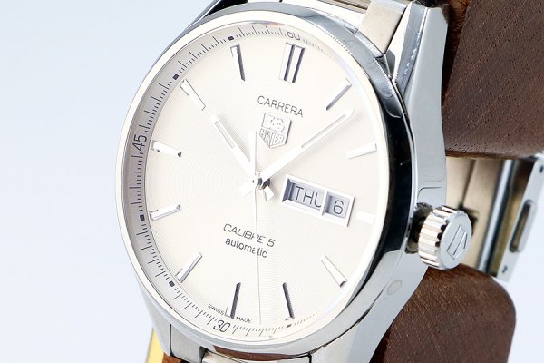 タグホイヤー　カレラ　キャリバー５　ＷＡＲ２０１Ｂ－１　銀文字盤　サイド拡大
