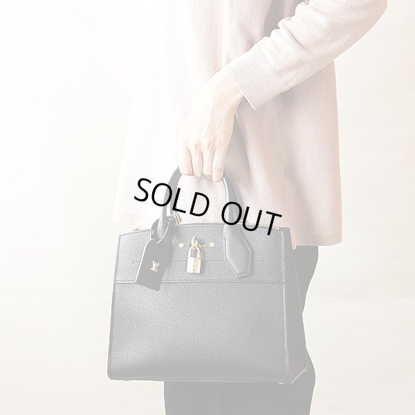 ルイ・ヴィトン　シティ・スティーマーPM M51028 ノワール　持ったイメージ