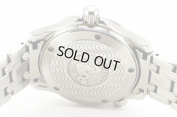 オメガ　シーマスター　２５６２．２０　白文字盤　裏面拡大